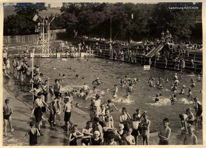 Badegäste im Freibad Vohwinkel (Sammlung Rzychon)