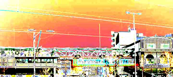 Schwebebahn zwischen Haltestelle und Wagenhalle in Oberbarmen 2003
