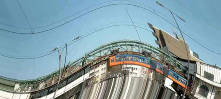 Schwebebahn zwischen Haltestelle und Wagenhalle in Oberbarmen 2003