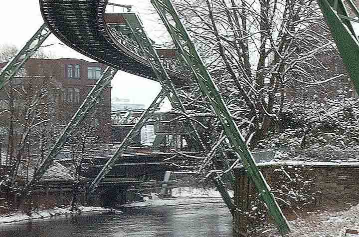 Blick vom Pf&auml;lzer Steg in Oberbarmen mit Schnee am 28. Februar 2003
