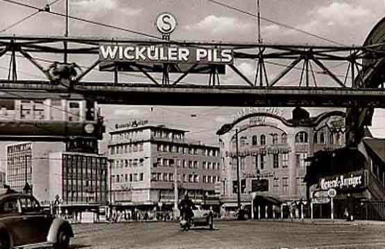 Schwebebahn am Alten Markt in Wuppertal-Barmen 1956