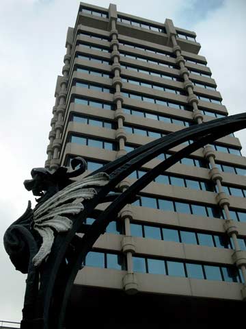Hochhaus am Bismarcksteg im Oktober 2002