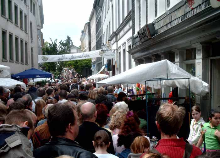 Stra&szlig;enfest in der Luisenstra&szlig;e am 22. Mai 2005