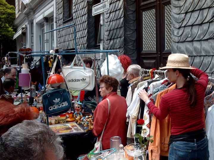 Stra&szlig;enfest in der Luisenstra&szlig;e am 22. Mai 2005