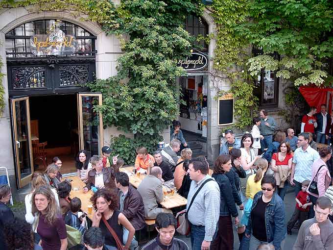 Stra&szlig;enfest in der Luisenstra&szlig;e am 22. Mai 2005
