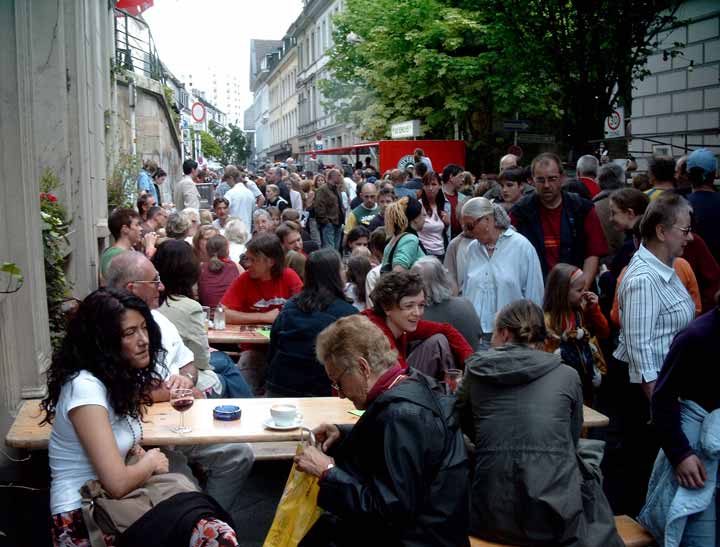 Stra&szlig;enfest in der Luisenstra&szlig;e am 22. Mai 2005
