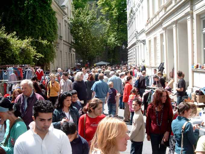 Stra&szlig;enfest in der Luisenstra&szlig;e am 22. Mai 2005