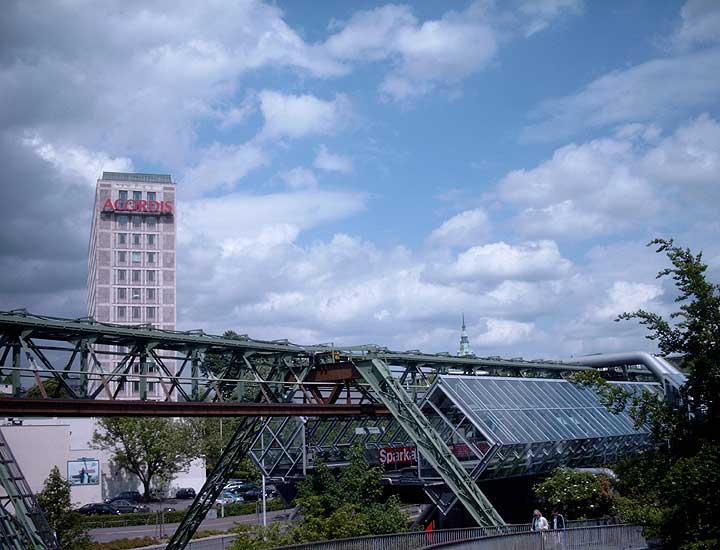 Schwebebahn-Station Ohligsm&uuml;hle am 22. Mai 2005