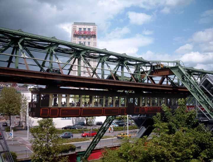 Kaiserwagen an der Schwebebahn-Station Ohligsm&uuml;hle am 22. Mai 2005