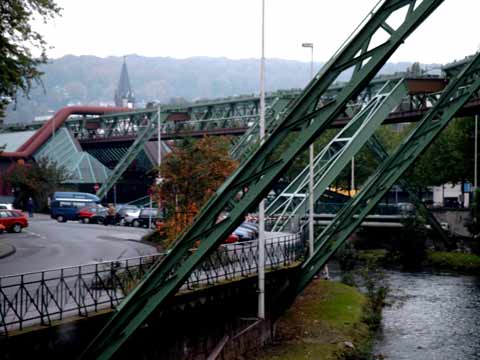 Schwebebahnhof Ohligsm&uuml;hle im Oktober 2002