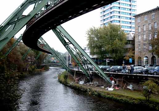 Bauarbeiten an der Wuppermauer im Oktober 2002