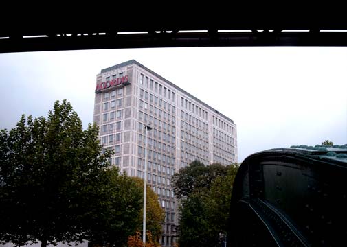Acordis-Haus im Oktober 2002