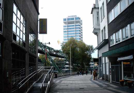 Schlo&szlig;bleiche in Elberfeld am Schwebebahnhof D&ouml;ppersberg im Oktober 2002