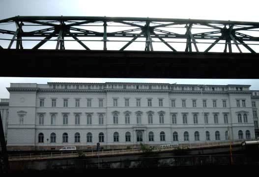 Geb&auml;ude der ehemaligen Bundesbahndirektion Wuppertal-Elberfeld im Oktober 2002