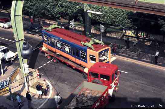 Neue Schwebebahnwagen 1972 (Foto Dieter Kraß)