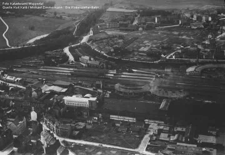 Bahnhof Vohwinkel 1928(Foto Katasteramt Wuppertal. Quelle Kurt Kaiß / Michael Zimmermann : Die Korkenzieher-Bahn)