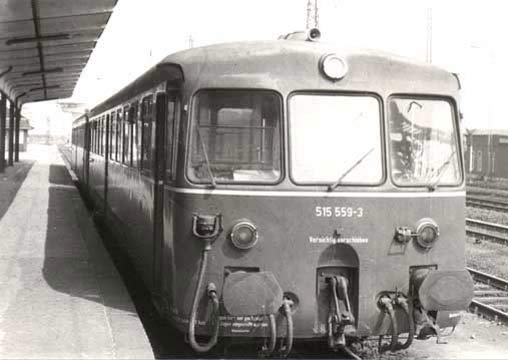 Schienenbus im Bahnhof Vohwinkel (Foto Dieter Kraß)