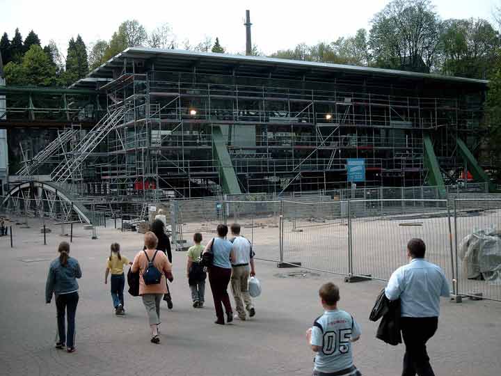Neubau der Schwebebahn-Haltestelle Zoo-Stadion am 20. April 2003