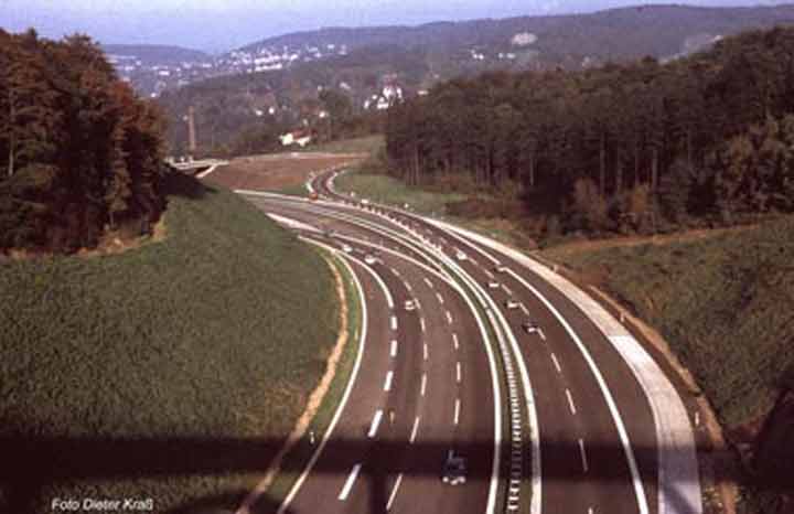 Bau der B 326 später A 46 mit Abzweig der L 418 im Jahr 1970 (Foto Sammlung Dieter Kraß)