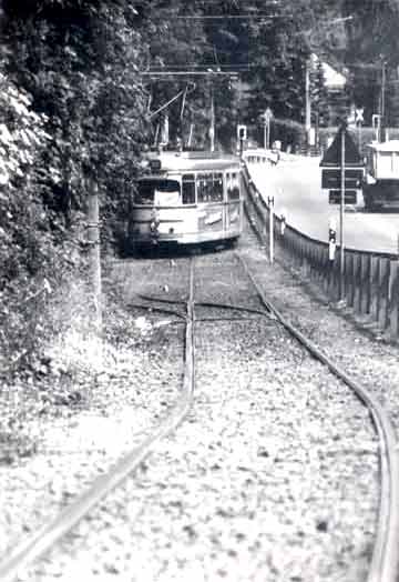 Straßenbahn an der Ausweiche Sandfeld (Foto Dieter Kraß)