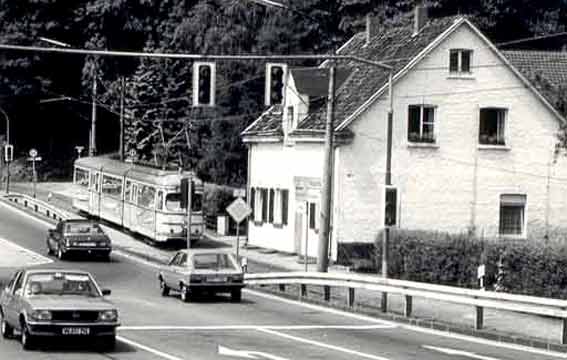 Straßenbahn bei Saurenhaus (Foto Dieter Kraß)