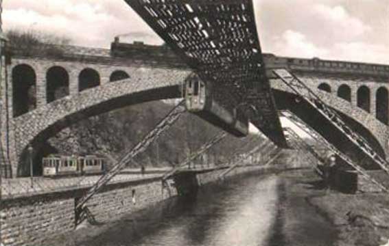 Schwebebahn an der Sonnborner Brücke 1961