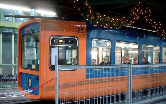 Schwebebahn im Bahnhof Hammerstein im Dezember 2002