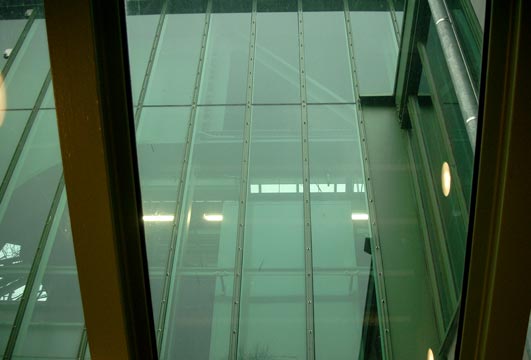 Glaspalast Schwebebahnhof Hammerstein im Dezember 2002
