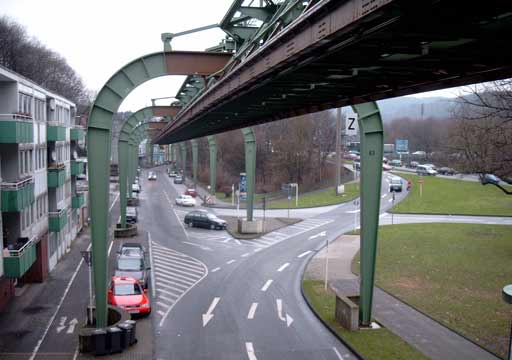 Blick vom Bahnhof Hammerstein zur Eugen-Langen-Stra&szlig;e im Dezember 2002