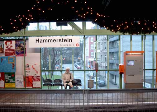 Wartende in Hammerstein im Dezember 2002